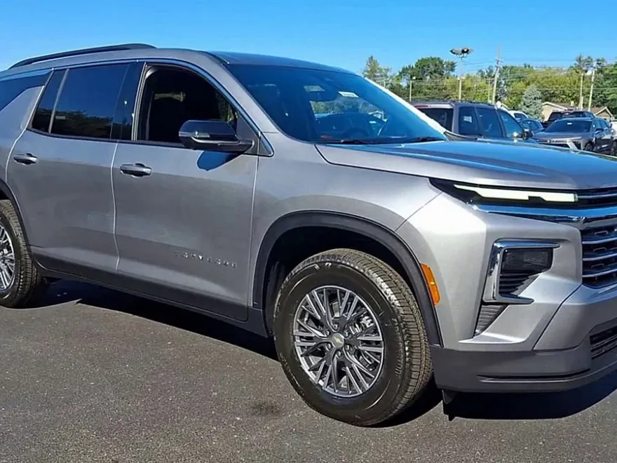 2026 Chevrolet Traverse photo 1