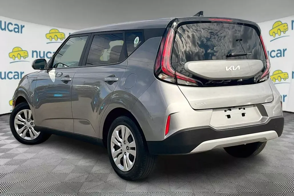 2023 Kia Soul LX photo 1