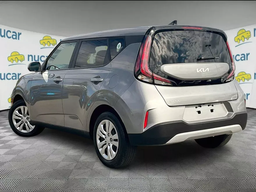 2023 Kia Soul LX photo 1