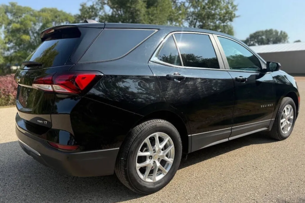 2024 Chevrolet Equinox LT photo 1
