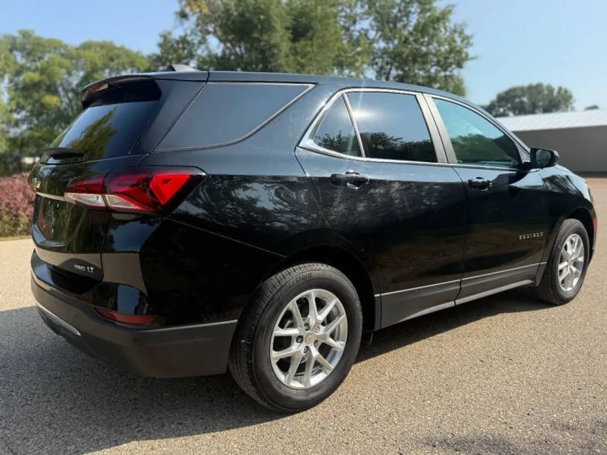 2024 Chevrolet Equinox LT photo 1