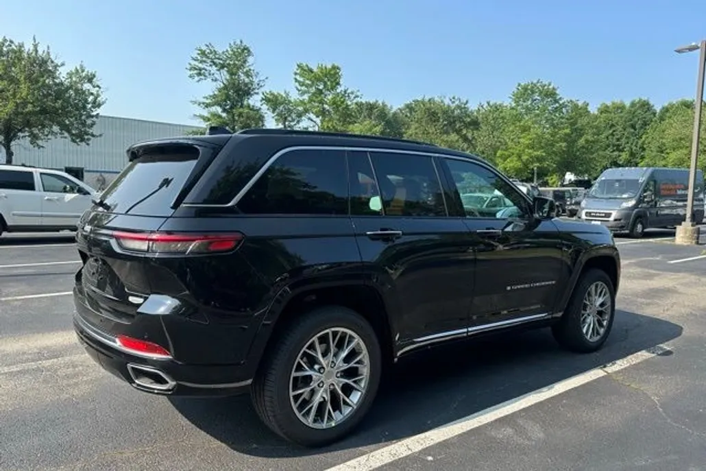 2025 Jeep Grand Cherokee Summit photo 1
