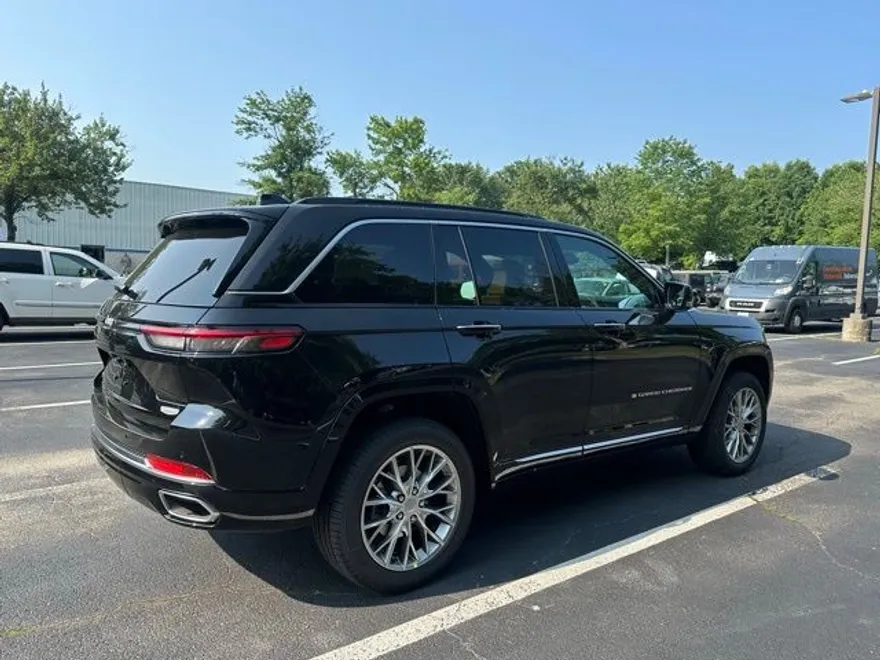 2025 Jeep Grand Cherokee Summit photo 1