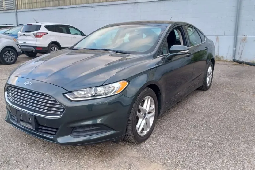 2016 Ford Fusion SE photo 1