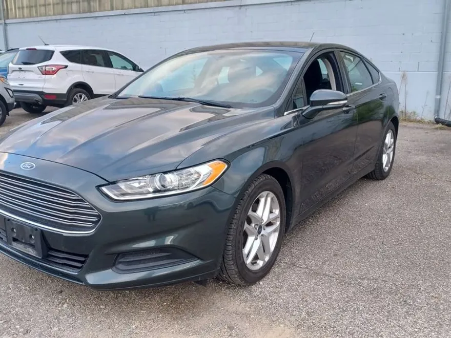 2016 Ford Fusion SE photo 1