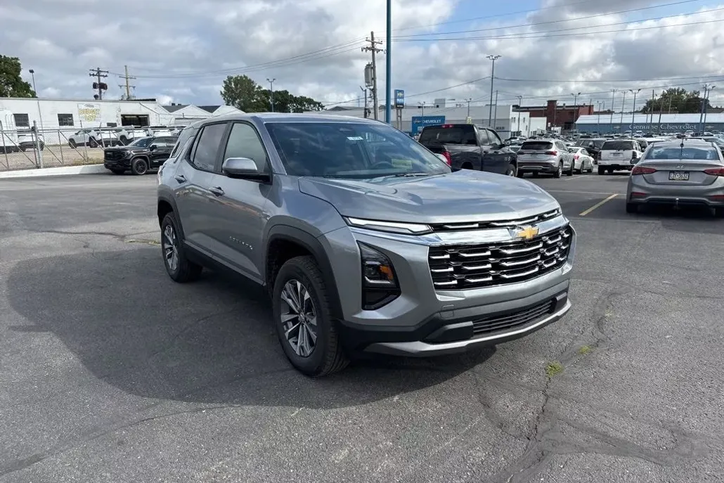 2026 Chevrolet Equinox LT photo 1