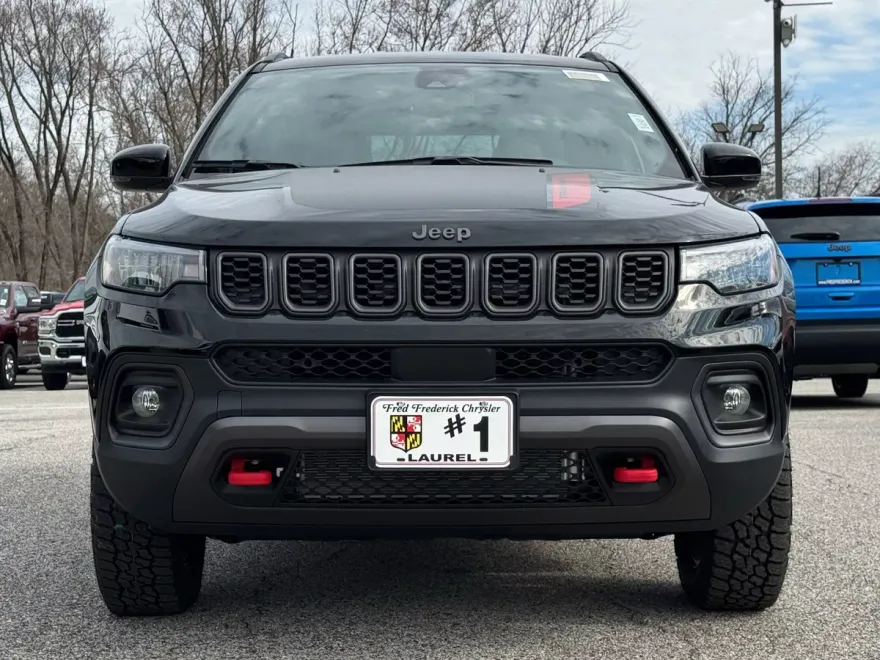 2025 Jeep Compass Trailhawk photo 2
