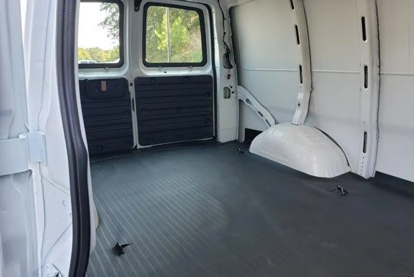 2025 Chevrolet Express Cargo 2500 Base photo 1