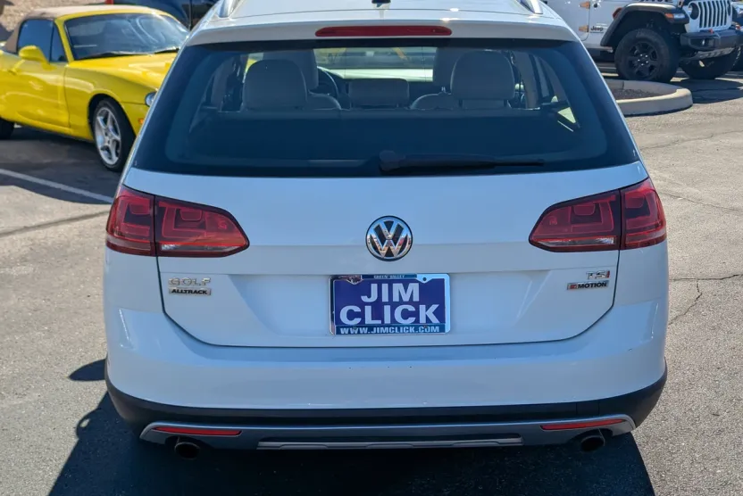 2017 Volkswagen Golf Alltrack SEL photo 1