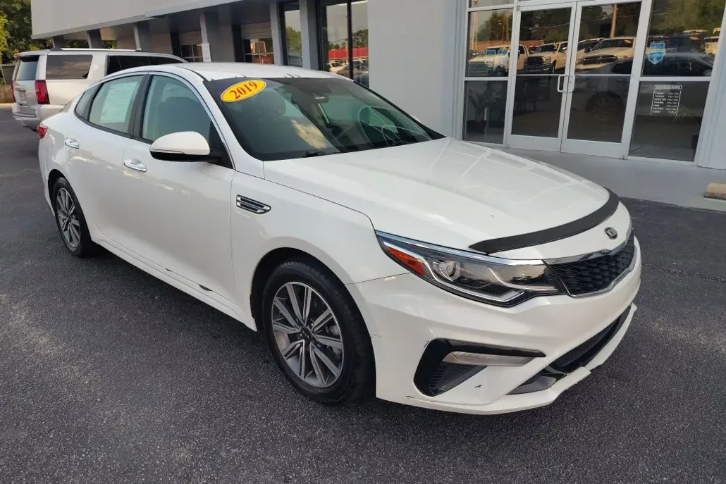 2019 Kia Optima LX photo 1