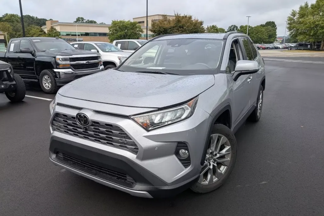 2019 Toyota RAV4 Limited photo 1