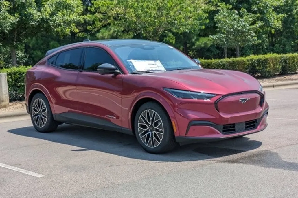 2025 Ford Mustang Mach-E Premium photo 1