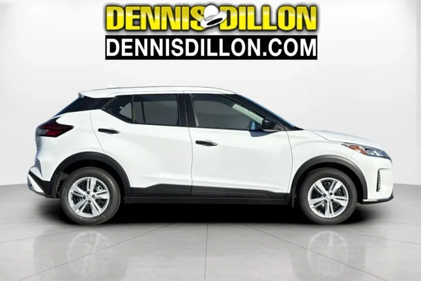 2025 Nissan Kicks Play S photo 1