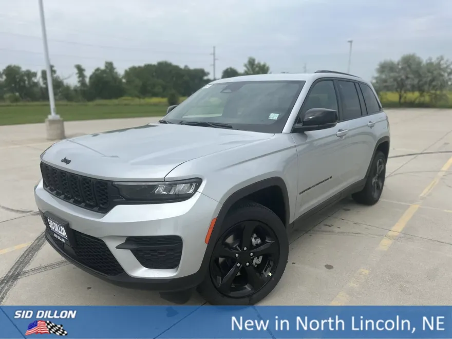 2025 Jeep Grand Cherokee Altitude photo 1