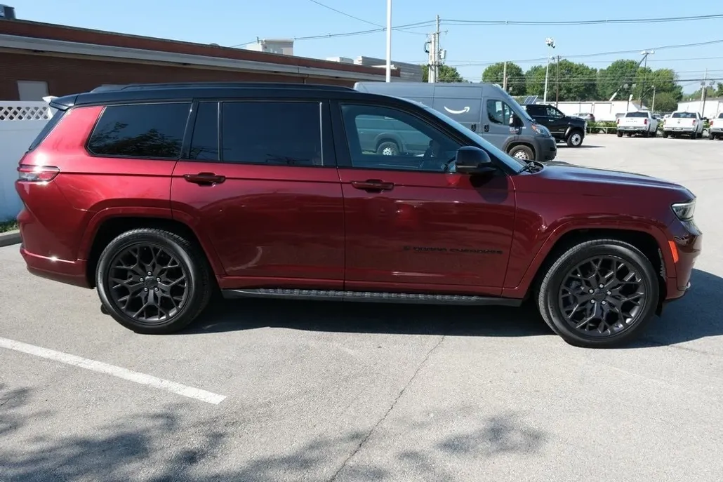 2024 Jeep Grand Cherokee L Summit photo 1