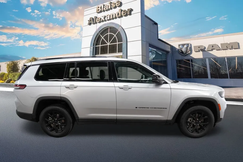 2024 Jeep Grand Cherokee Altitude photo 1