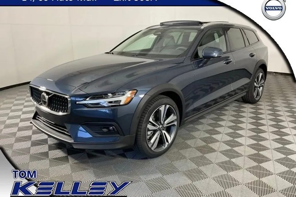 2026 Volvo V60 Cross Country B5 Plus photo 1