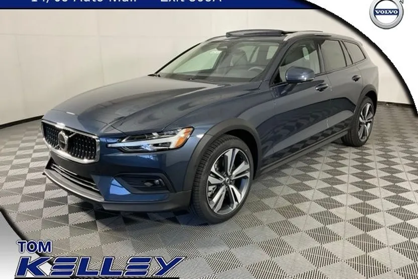 2026 Volvo V60 Cross Country B5 Plus photo 1