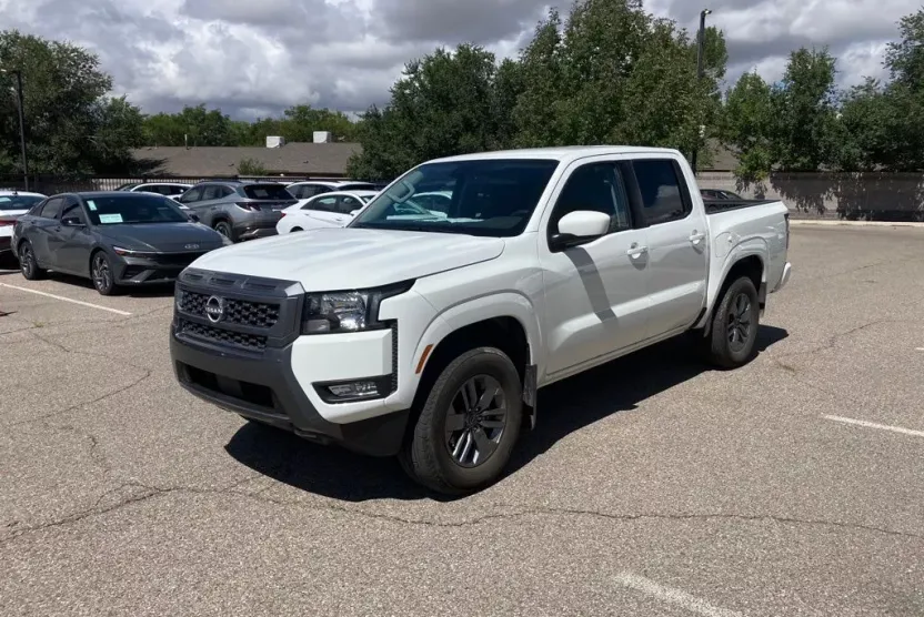 2025 Nissan Frontier SV photo 1