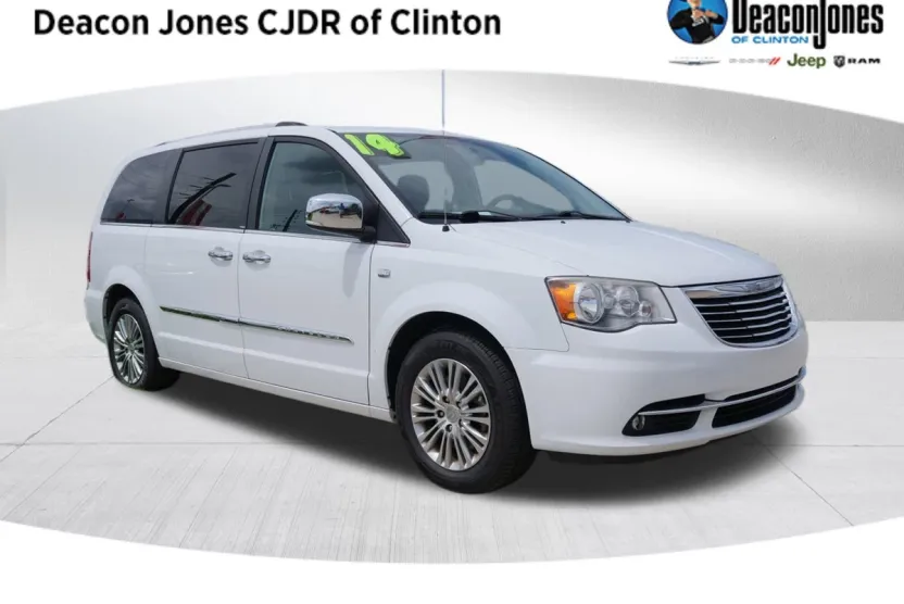 2014 Chrysler Town & Country photo 1