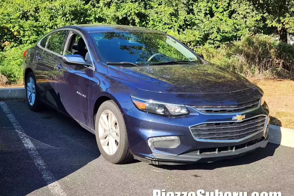 2017 Chevrolet Malibu 1LT photo 1