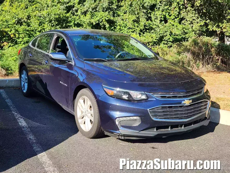 2017 Chevrolet Malibu 1LT photo 1