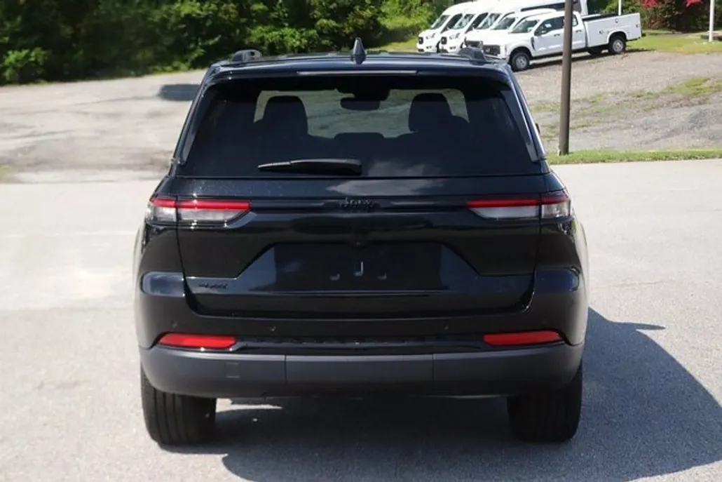 2024 Jeep Grand Cherokee Altitude photo 1