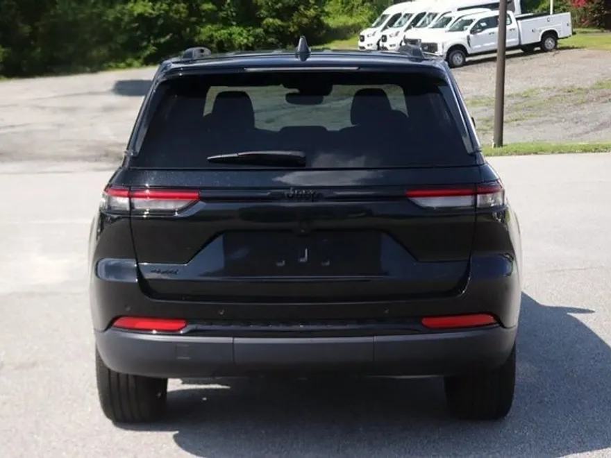 2024 Jeep Grand Cherokee Altitude photo 1