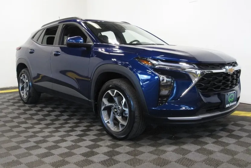 2024 Chevrolet Trax LT photo 1