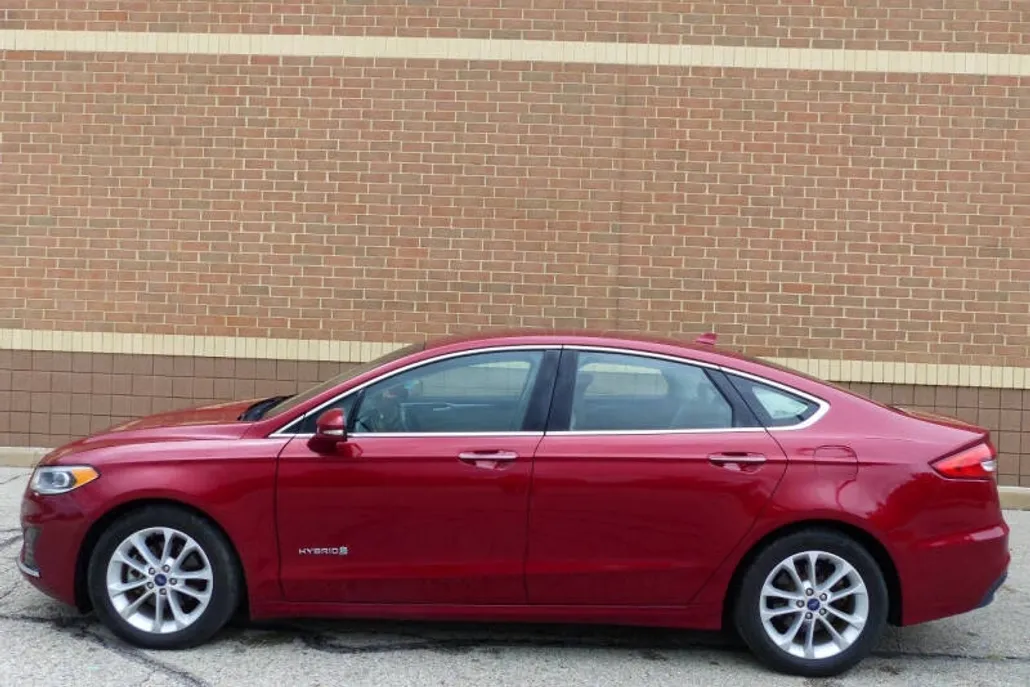 2019 Ford Fusion Hybrid SEL photo 1