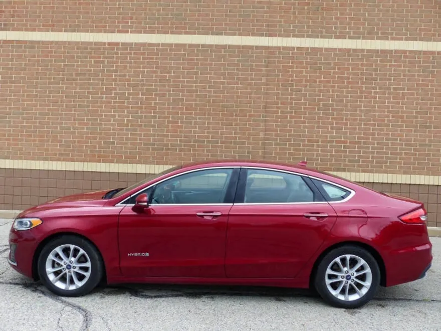 2019 Ford Fusion Hybrid SEL photo 1