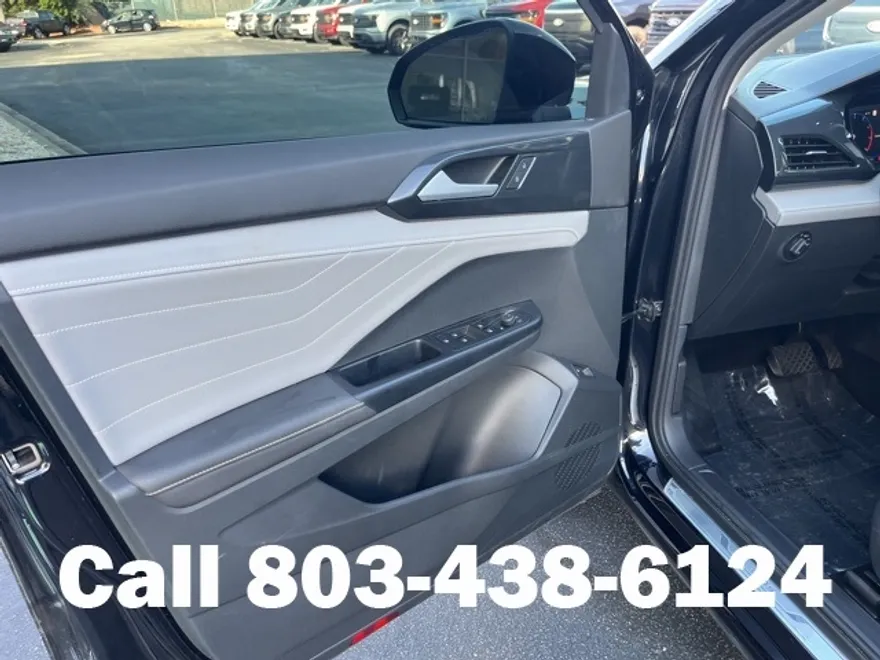 2024 Volkswagen Taos SEL photo 1