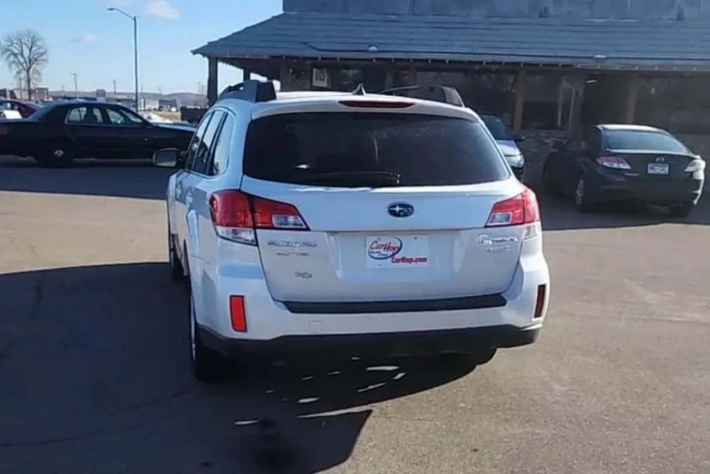 2014 Subaru Outback 2.5i Premium photo 1