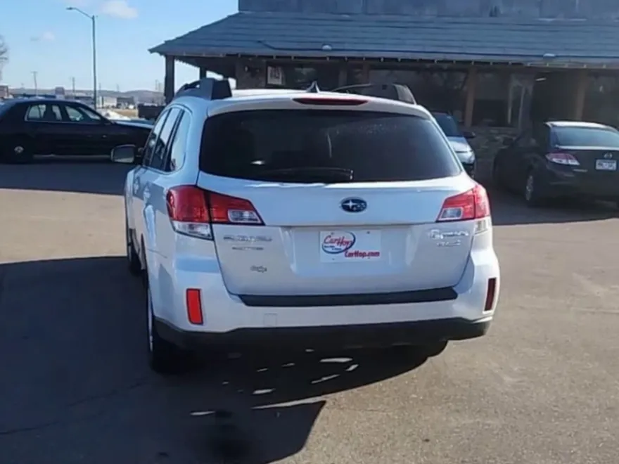2014 Subaru Outback 2.5i Premium photo 1