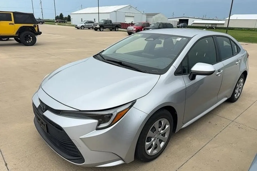 2023 Toyota Corolla Hybrid LE photo 1