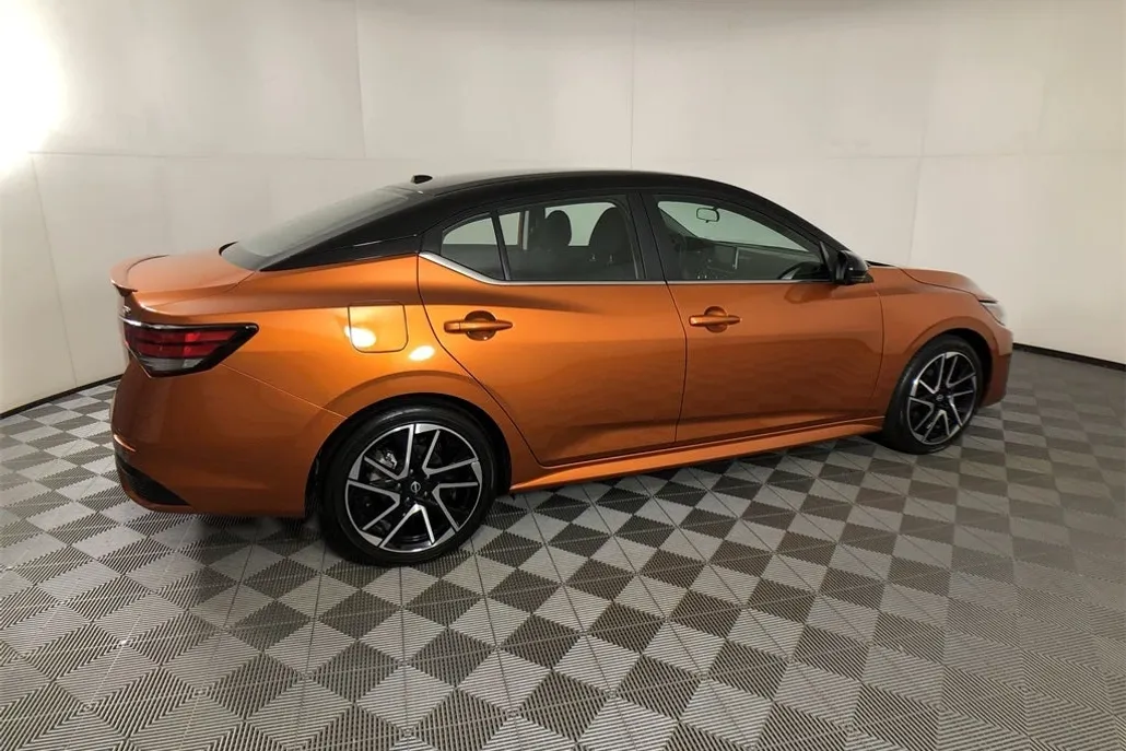 2024 Nissan Sentra SR photo 1