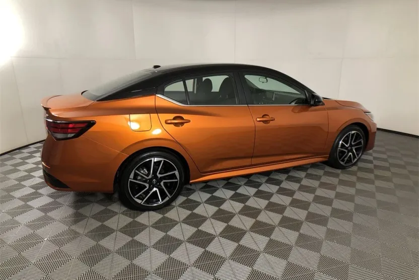 2024 Nissan Sentra SR photo 1
