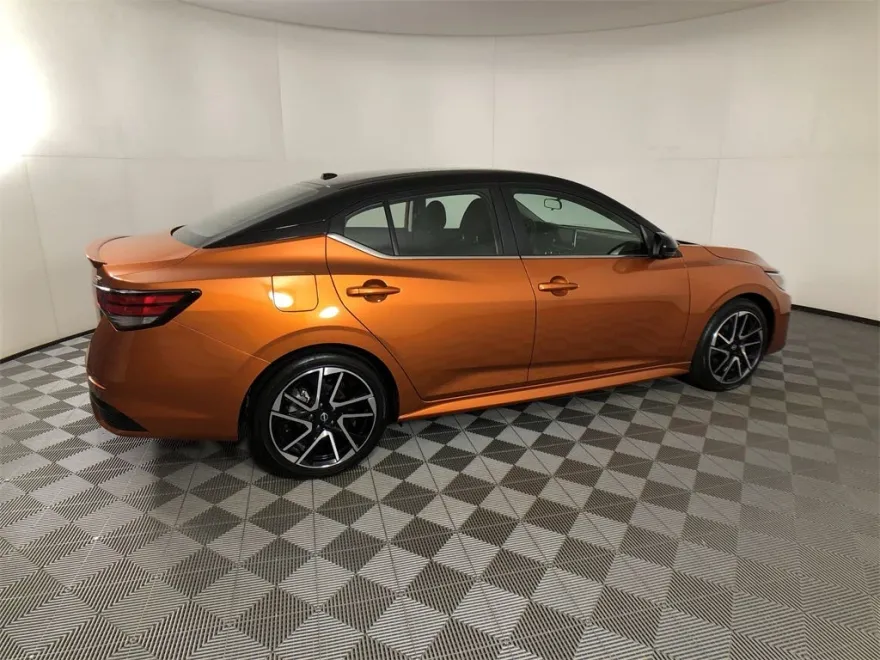 2024 Nissan Sentra SR photo 1