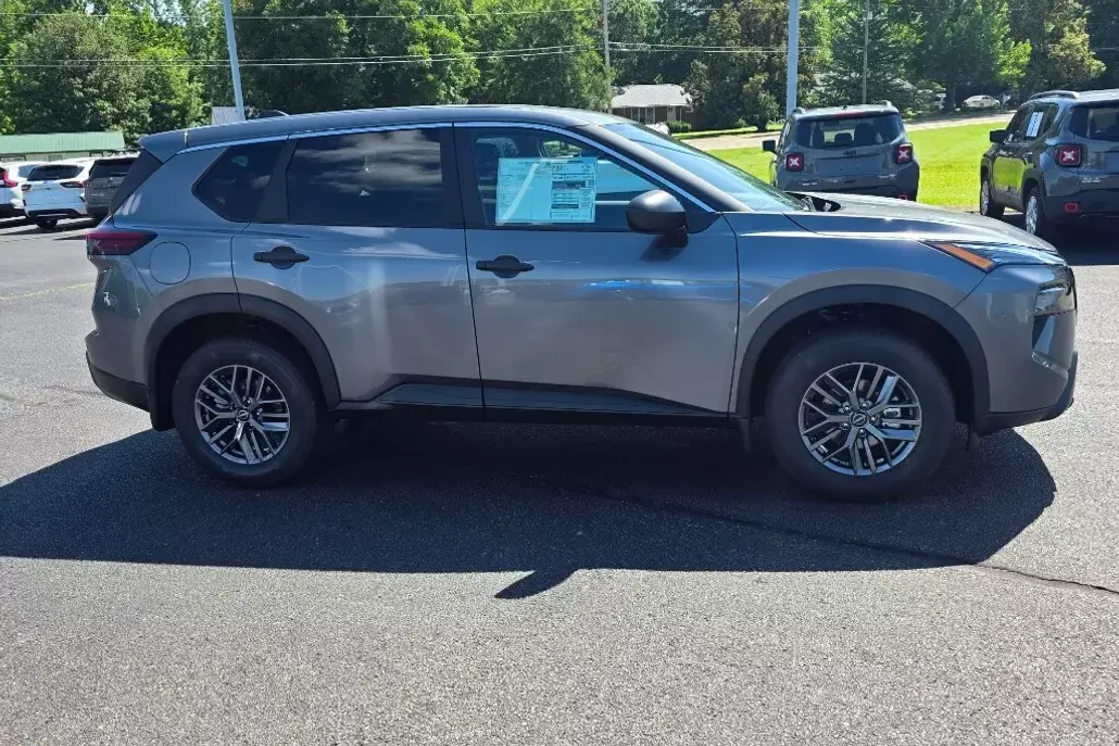 2025 Nissan Rogue S photo 1