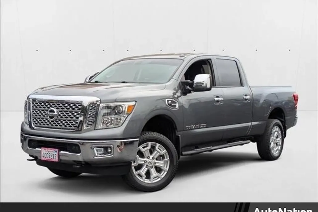 2016 Nissan Titan SL photo 1