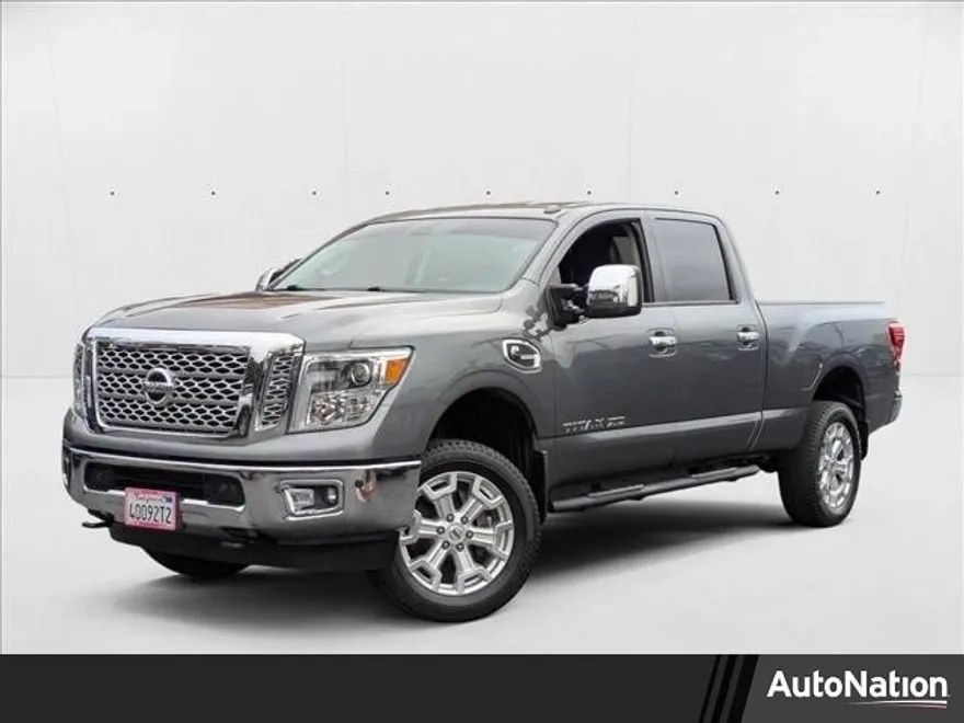2016 Nissan Titan SL photo 1