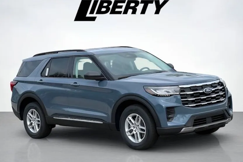 2025 Ford Explorer photo 1