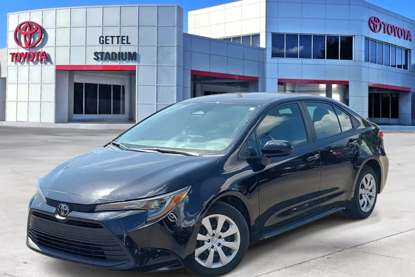 2023 Toyota Corolla LE photo 1