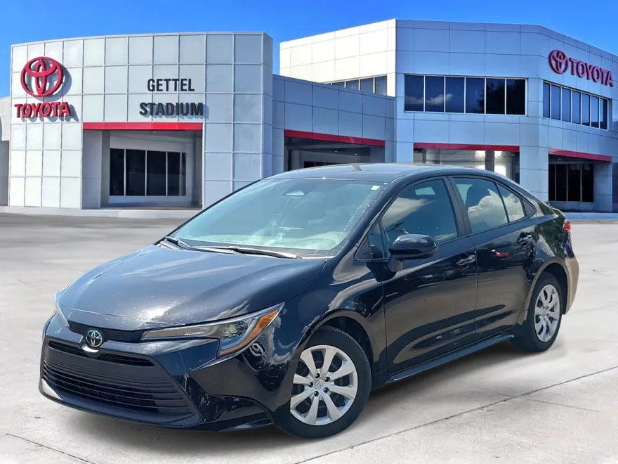 2023 Toyota Corolla LE photo 1