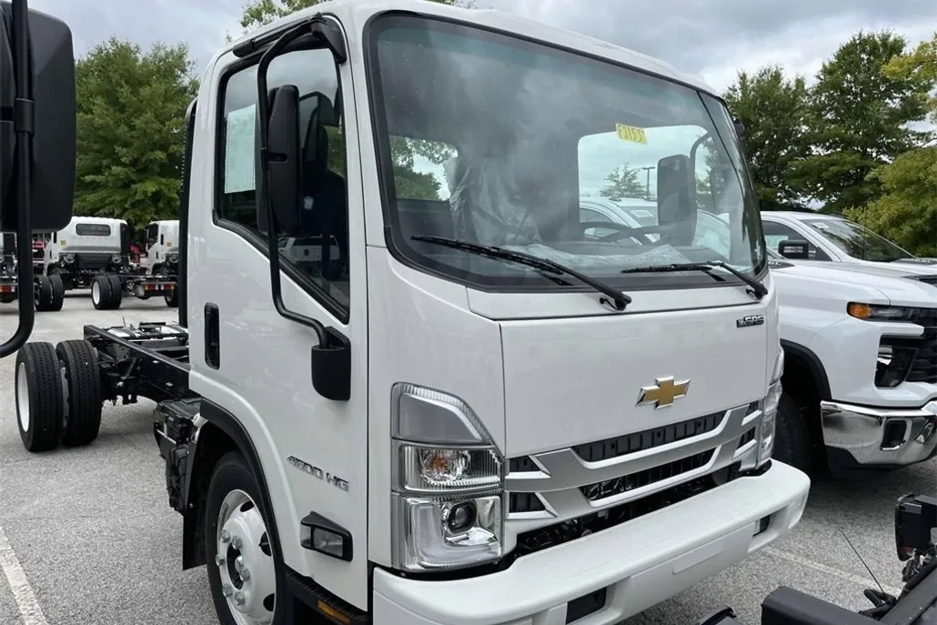 2025 Chevrolet Silverado 4500HD photo 1