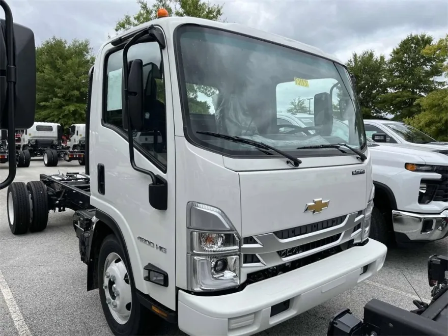 2025 Chevrolet Silverado 4500HD photo 1