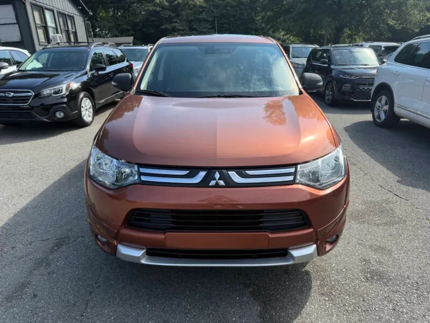 2014 Mitsubishi Outlander SE photo 1