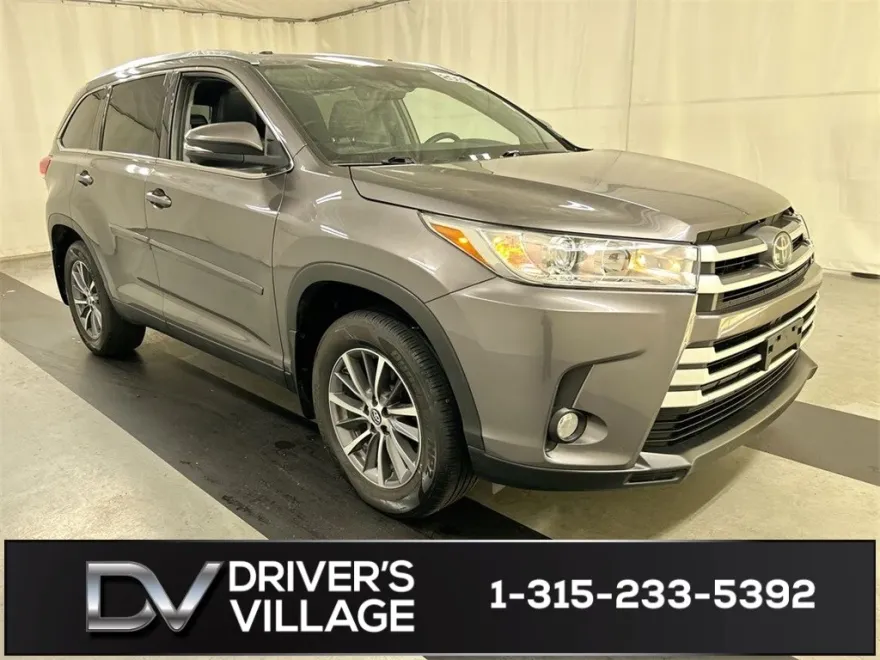 2019 Toyota Highlander SE photo 1