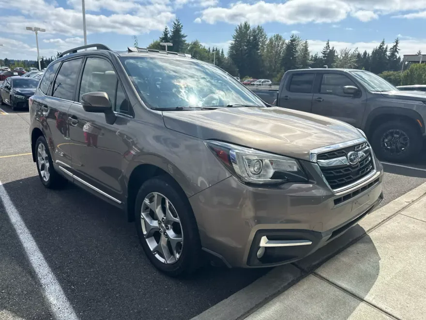 2018 Subaru Forester Touring photo 1