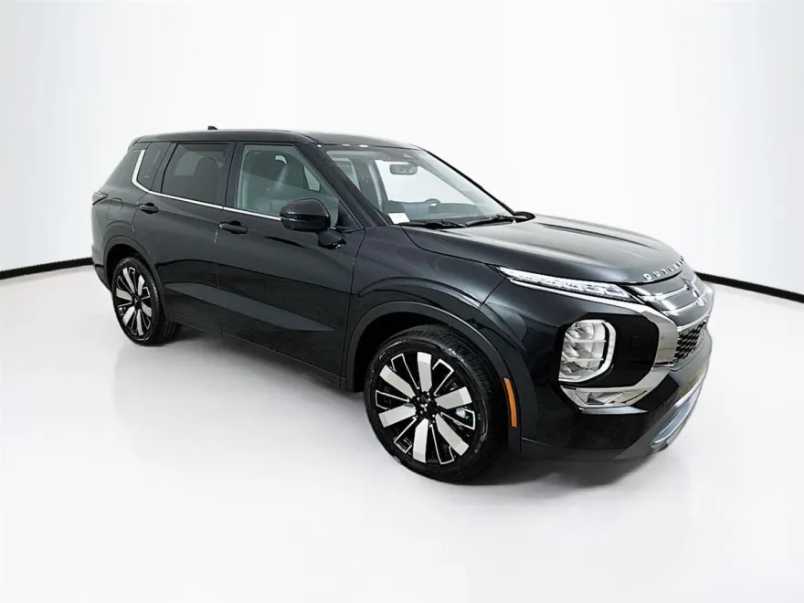 2025 Mitsubishi Outlander SE S-AWC photo 1